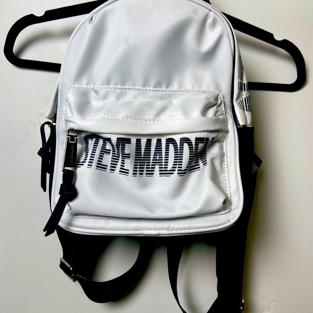 🌼WHITE STEVE MADDEN SMALL BACKPACK🌼